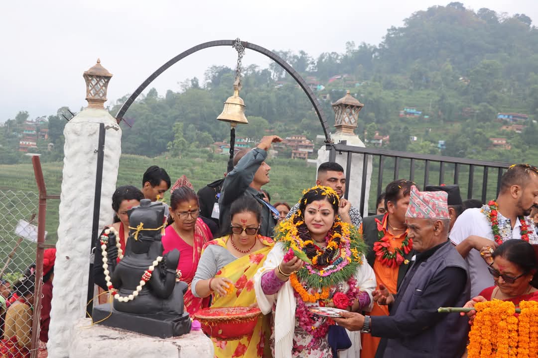 ख्यातिप्राप्त भागवत वाचिका दासीद्वारा नवग्रह मन्दिरमा पूजाआजा