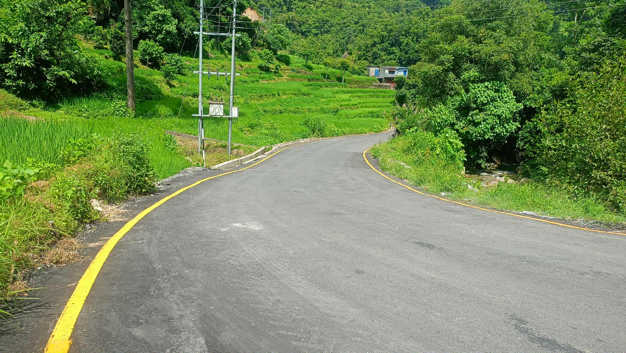फेरिदैं अर्जुनचौपारी, ग्रामीण सडक धमाधम कालोपत्रे 
