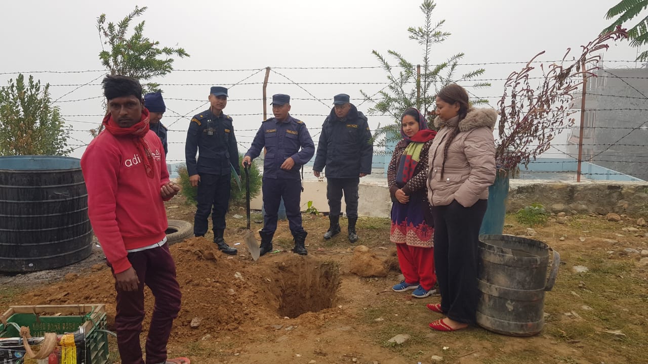 अवैध  रूपमा माछा बेच्ने भारतीय नागरिकको पसल सिल