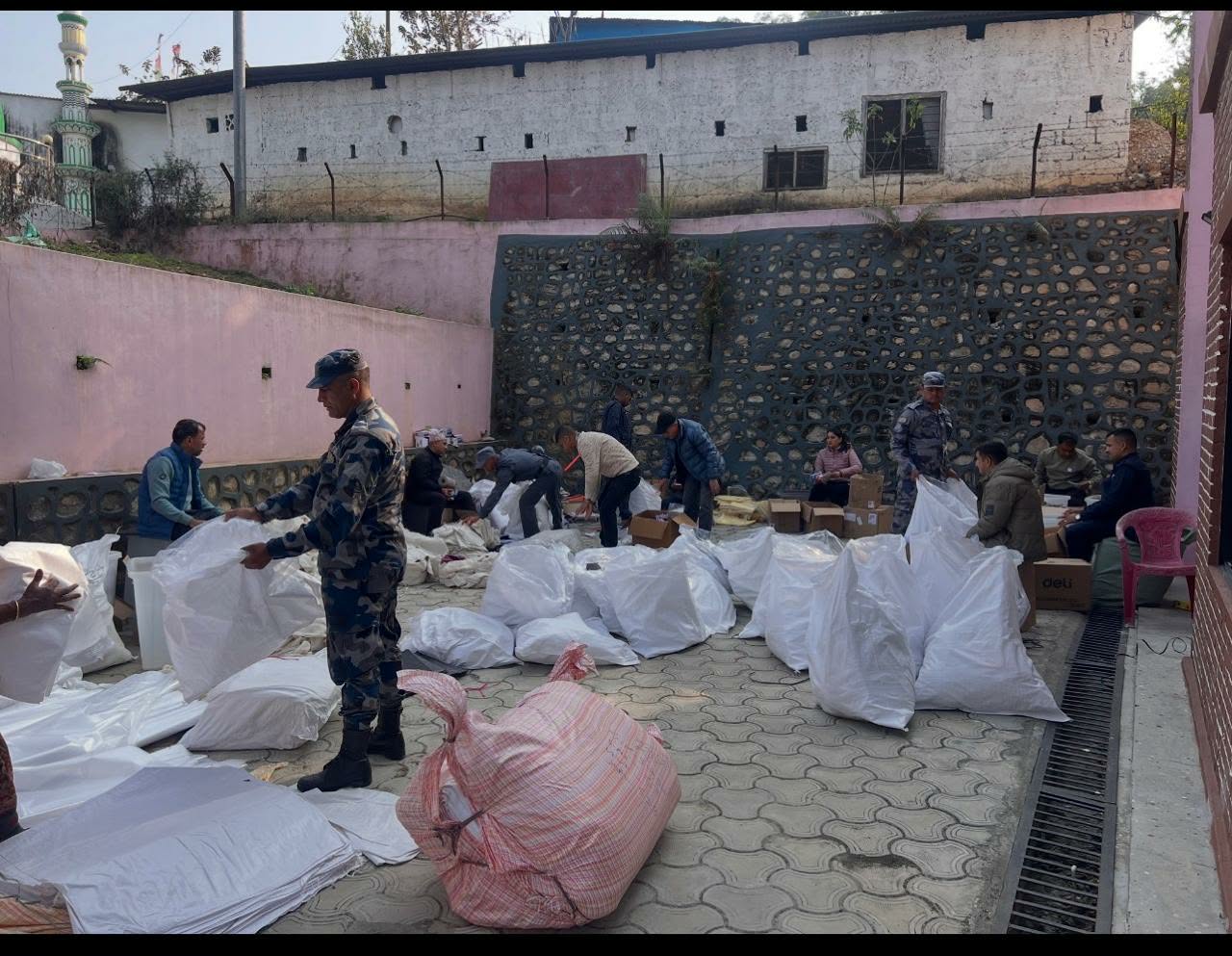 स्याङ्जा आइपुग्यो  निर्वाचन सामाग्री
