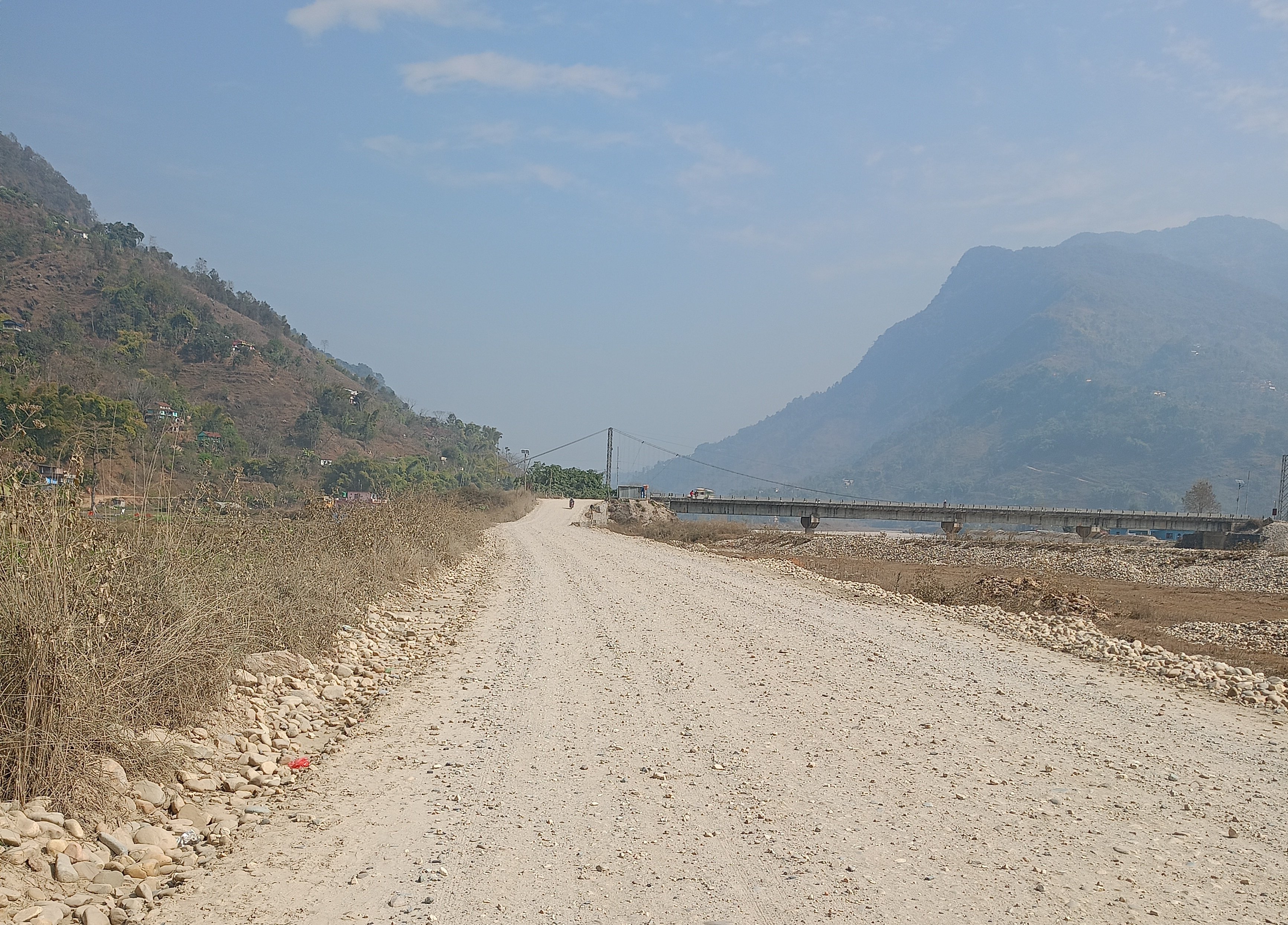 नगरपालिका र निर्माण व्यवसायीबिचको असमझदारी :  म्याद सकियो , योजना सकिएन