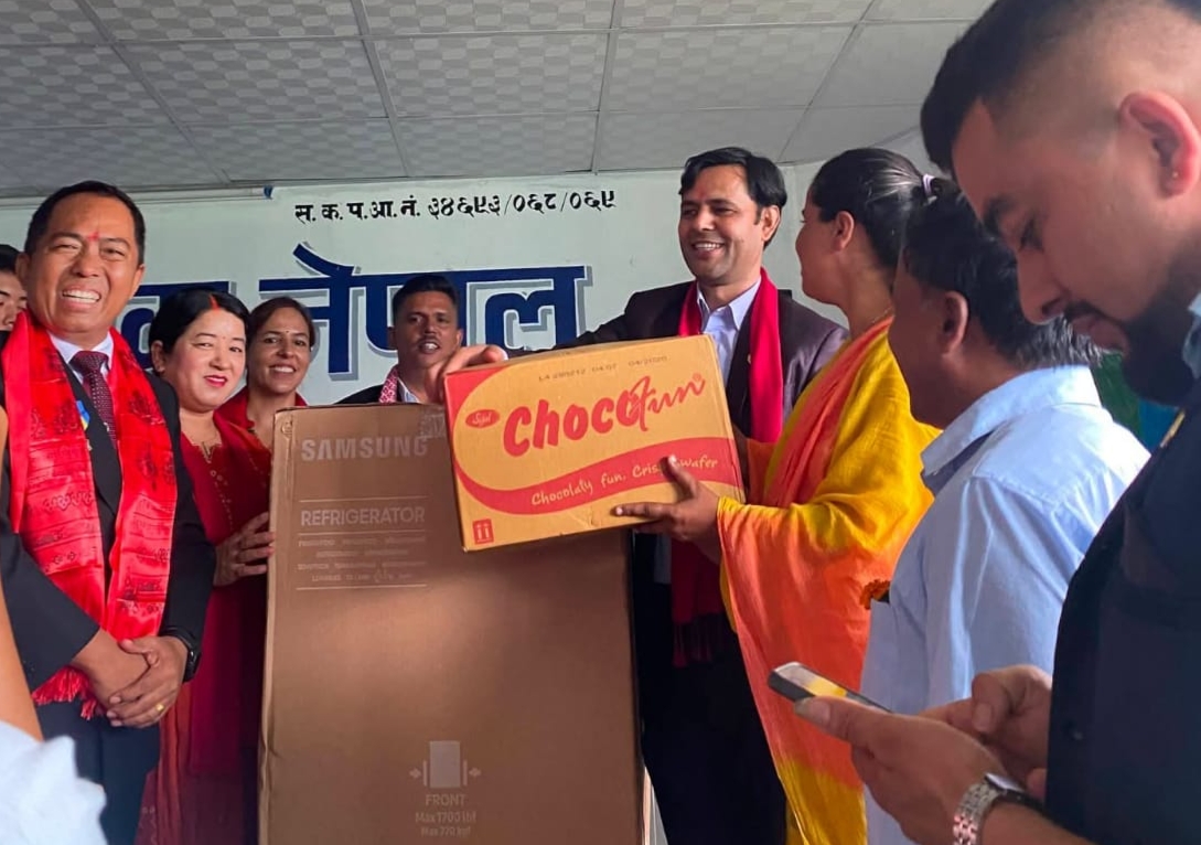 जन्मदिनको अवसरमा  अमोर सेवा बालगृहलाई फ्रिज उपहार