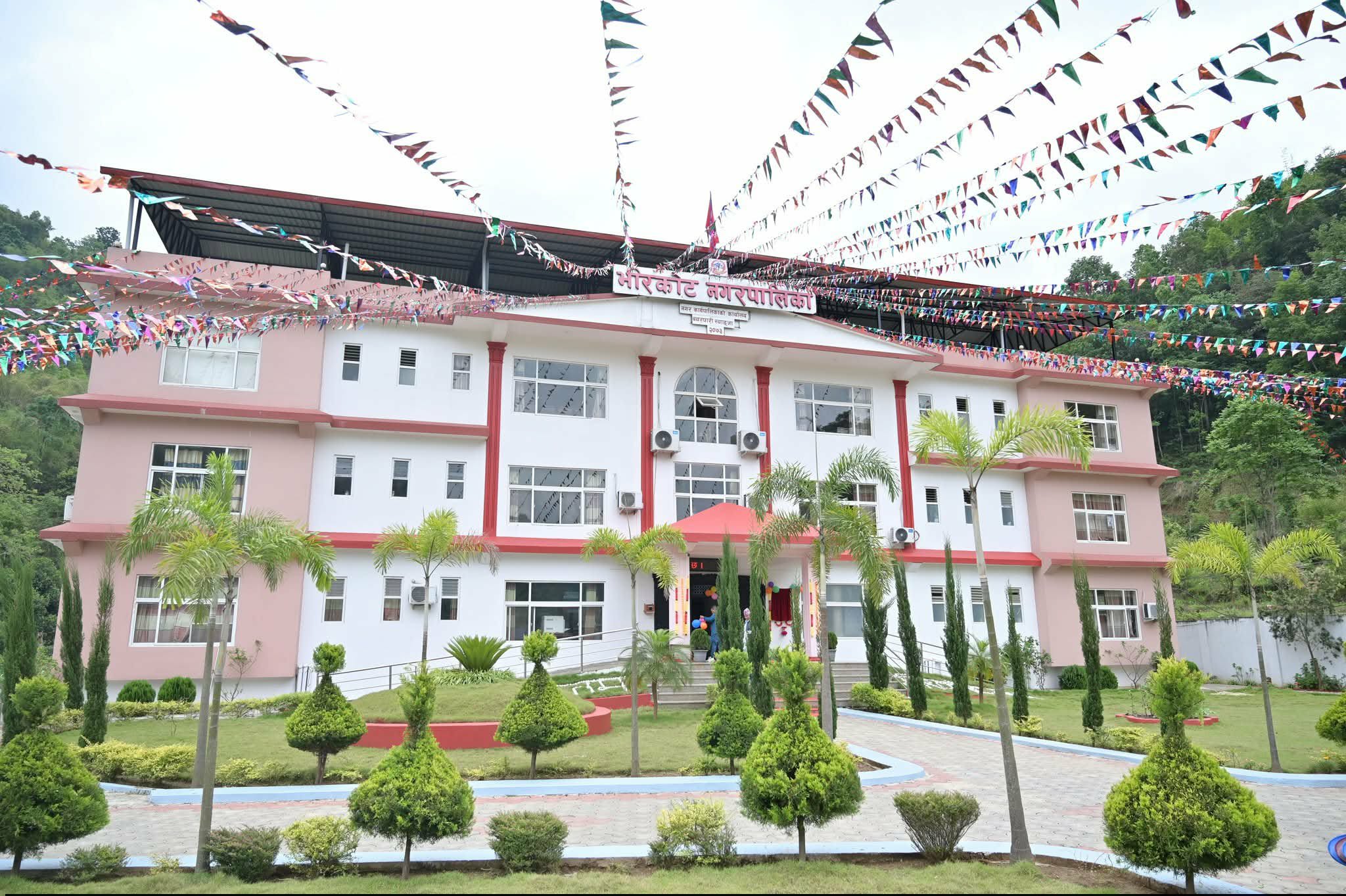 बाढीपीडितका लागि भीरकोट नगरपालिकाको ५ लाख सहयोग 