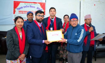 जिल्लास्तरीय वक्तृत्वमा दहथुम मा.वि. का शिक्षक  चन्द्रकान्त प्रथम