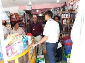 पुतलीबजारमा  बजार अनुगमन, म्याद नाघेका खाद्यवस्तु नष्ट 