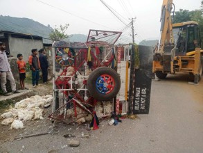 बोलेरो जीप दुर्घटना, ३ सय कुखुरा मरे