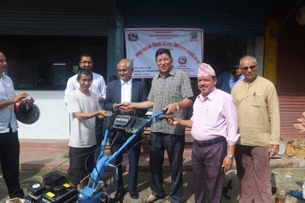 १८ हजार अनुदानमा किसानले नै खरिद गरे ट्याक्टर 