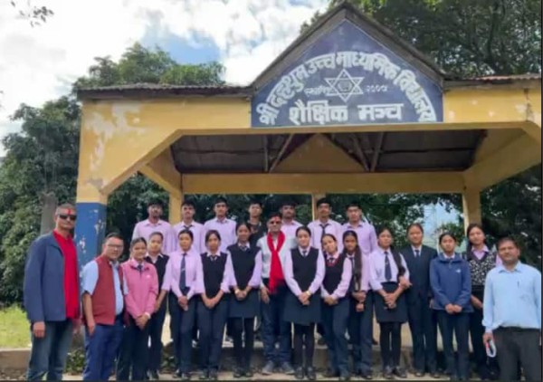 वियोगीको साथमा ‘विद्यार्थीसँग साहित्यकार कार्यक्रम’