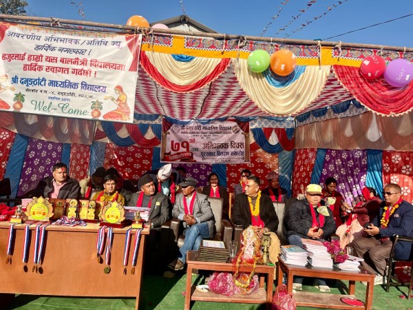 दभुङ ठाटी मा.वि. ले मनायो ७१ औं वार्षिकोत्सब 