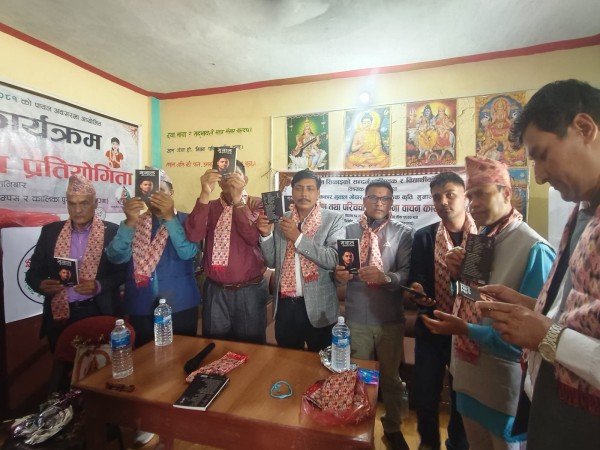 युवा स्रष्टा मुनालको मुक्तक संग्रहको  लोकार्पण 