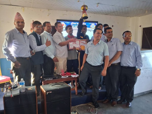जिल्लास्तरीय अंग्रेजी हिज्जे प्रतियोगितामा त्रिभुवन आदर्श प्रथम