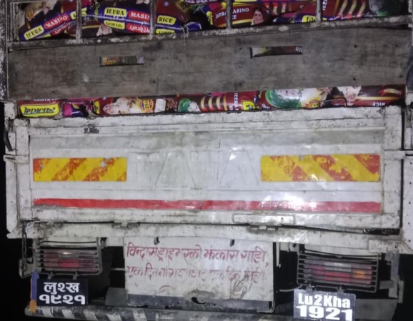 २ सय १० बोरा अवैध चिनी सहित ३ जना पक्राउ