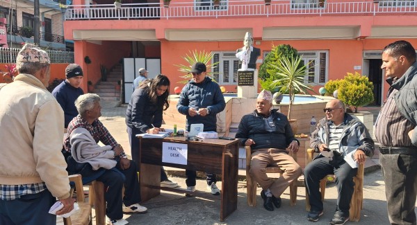 पुतलीबजारमा सेवाग्राहीको  निःशुल्क मधुमेह तथा रक्तचाप परीक्षण सुविधा