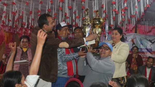 वालिङमा नेपाल आदर्श मावि प्रथम, २१ पदक जित्दै उचाल्यो रनिङ शिल्ड