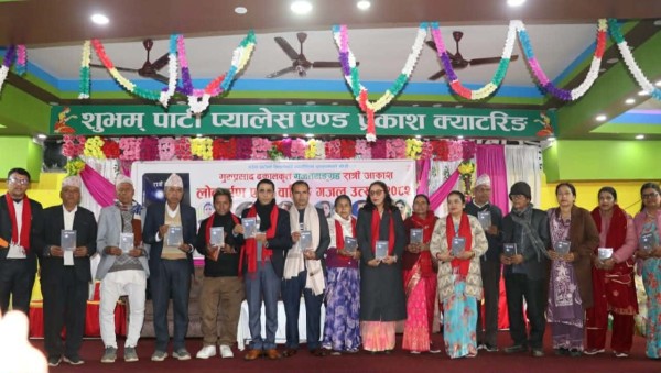 १३१ गजलहरूको सङ्ग्रह ‘रात्री आकाश’ बजारमा, वालिङमा साहित्यिक रौनक