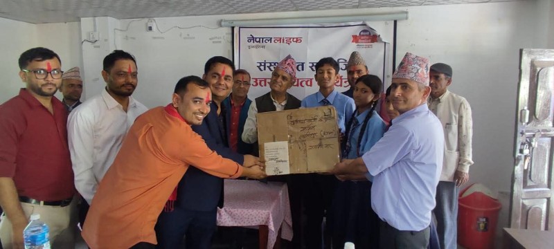 नेपाल लाइफद्वारा स्याङ्जाका दुई विद्यालयलाई १२ थान कम्प्युटर प्रदान 