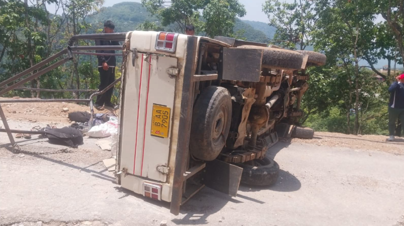 जिप दुर्घटनामा १  एक जनाको मृत्यु, १८जना घाइते