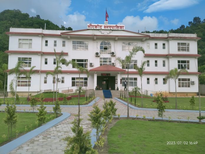 भीरकोटमा किन टिक्दैनन्  प्रमुख प्रशासकीय अधिकृत