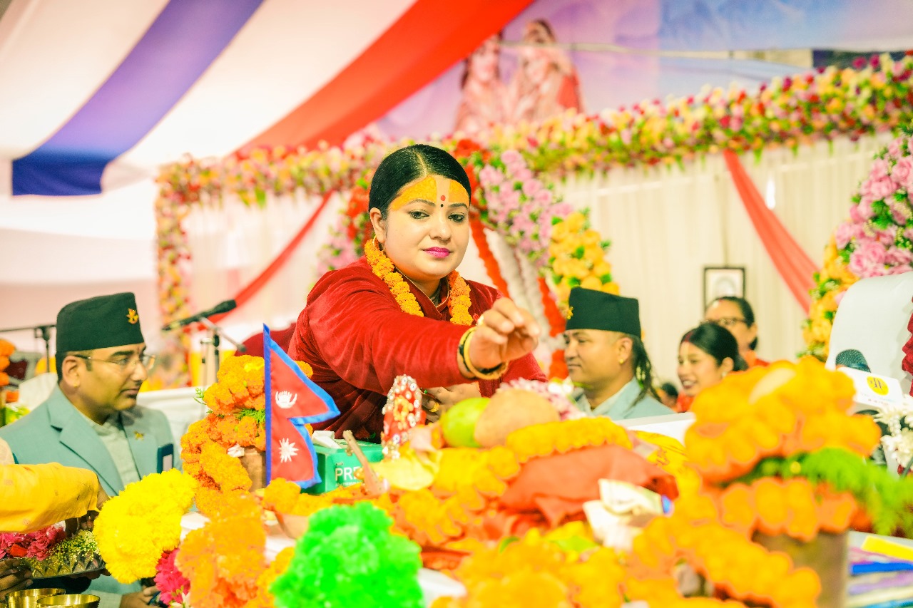 कोटिहोममा गुरुङ समुदायको पोसाकमा भागवत मञ्जरी राधिका दासी