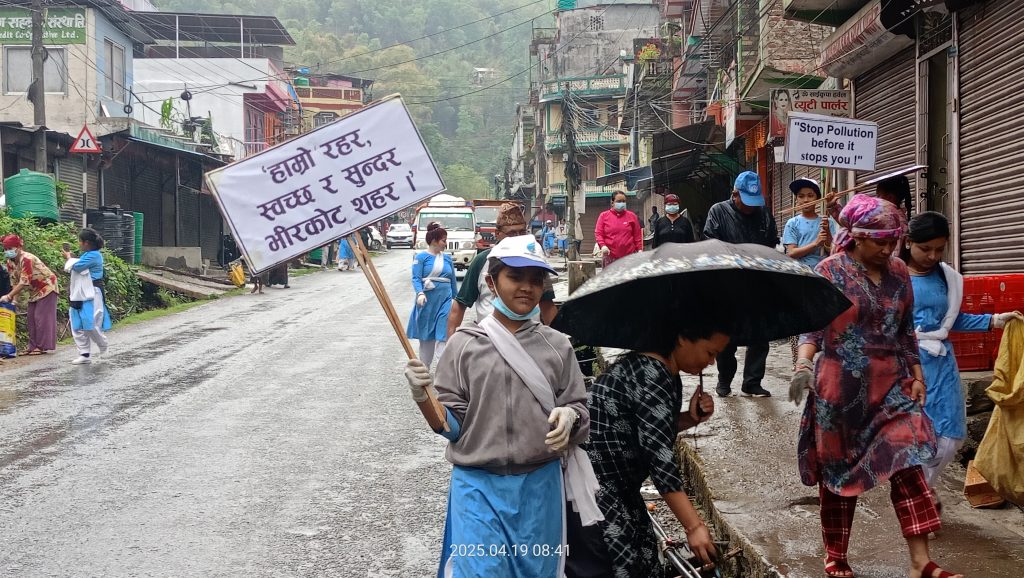 २० वर्षदेखि निरन्तर सरसफाइ कार्यक्रम